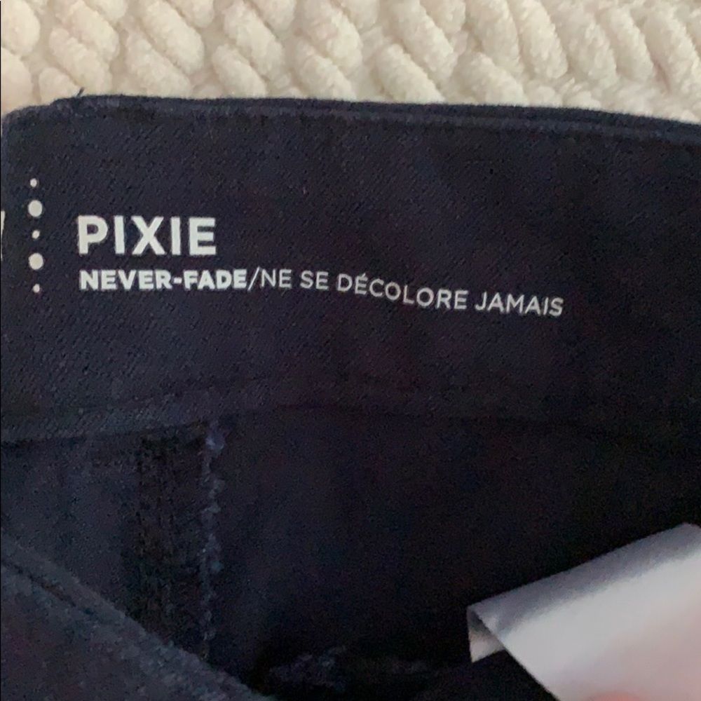 Old navy pixie pant - Picture 2 of 3
